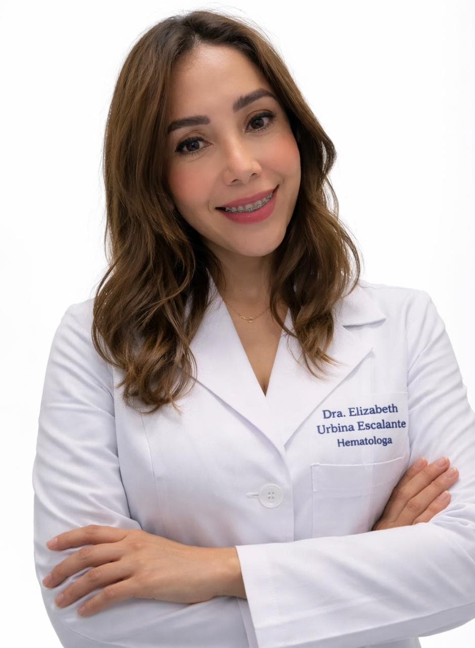 Retrato profesional de la Dra. Elizabeth Urbina Escalante, hematóloga